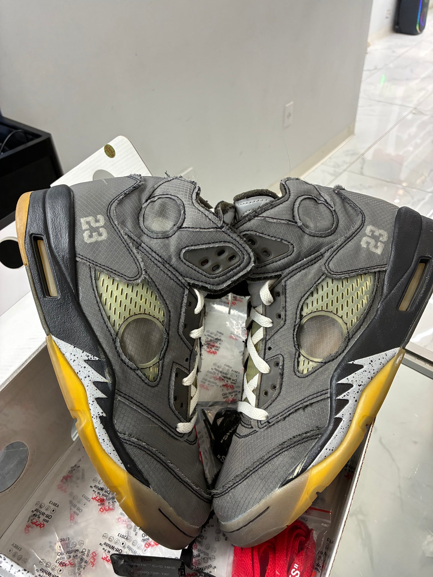 USED Jordan 5 RetroOff-White Muslin